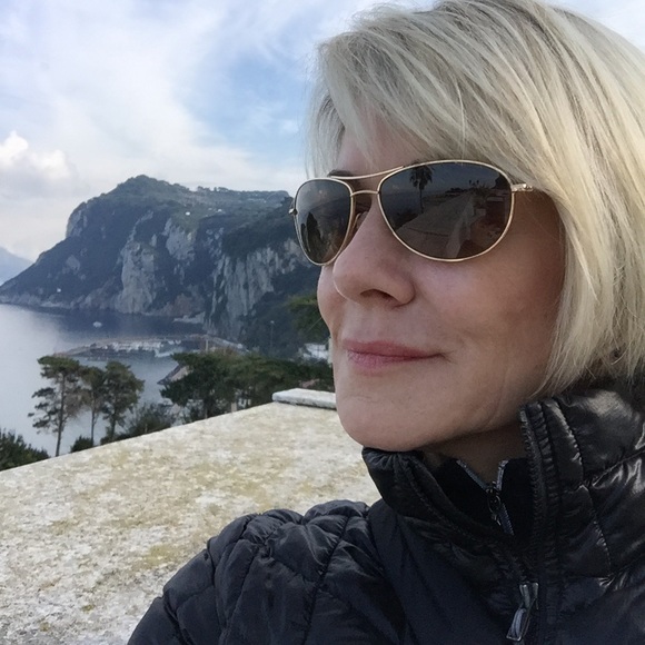 Meet your Posher, Julie - Picture 2 of 3